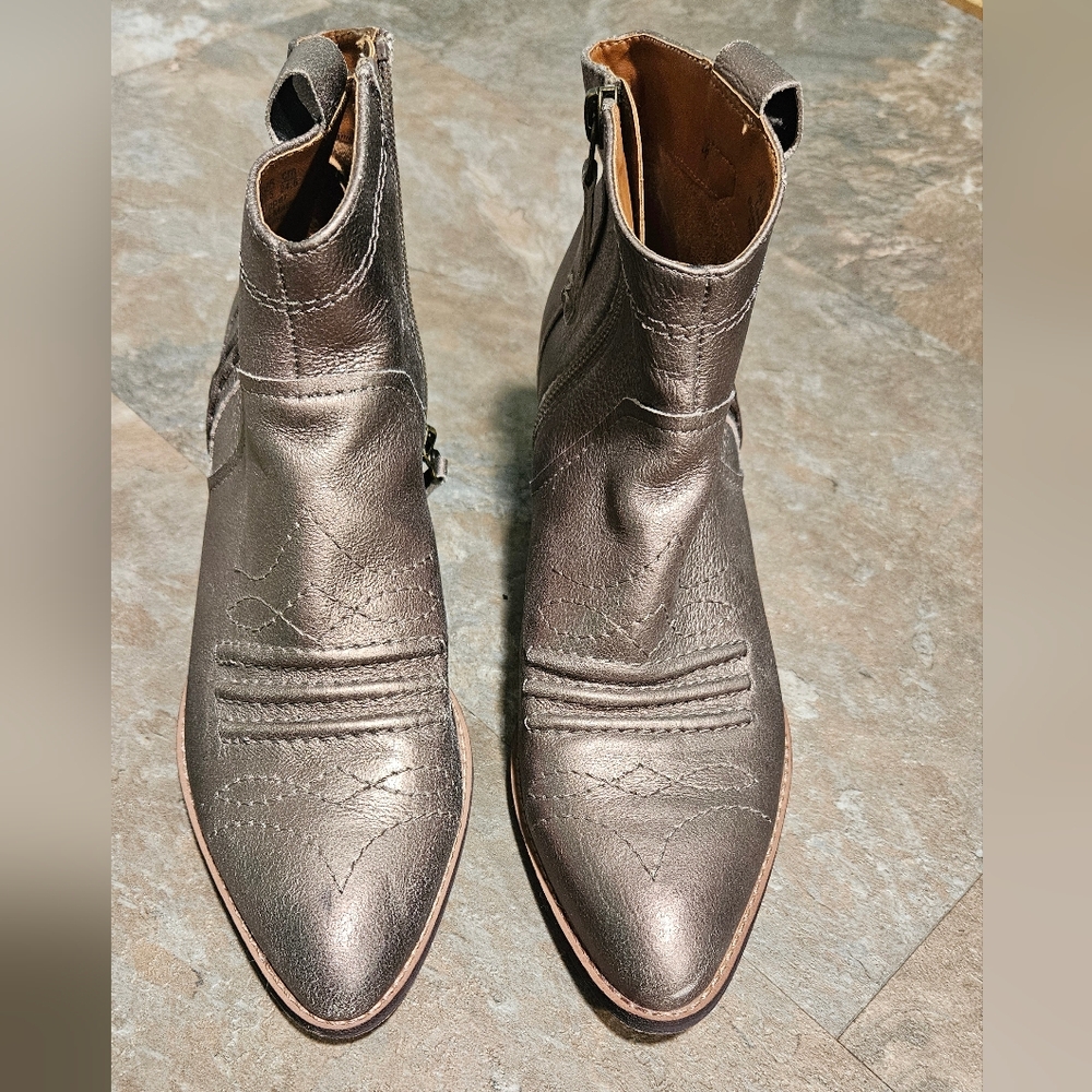 Zodiac "Kelsey" Western Leather Gunmetal Ankle Booties  Sz 7.5